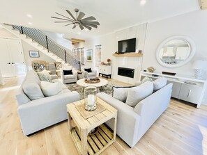 TV, fireplace - Stunning contemporary home with a private pool and walking distance to the beach (Rehoboth Beach)