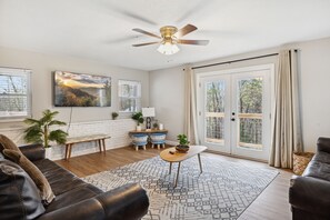 Cabin, 4 Bedrooms | Living area | Smart TV