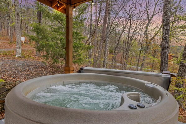 Cabin, 4 Bedrooms | Outdoor spa tub