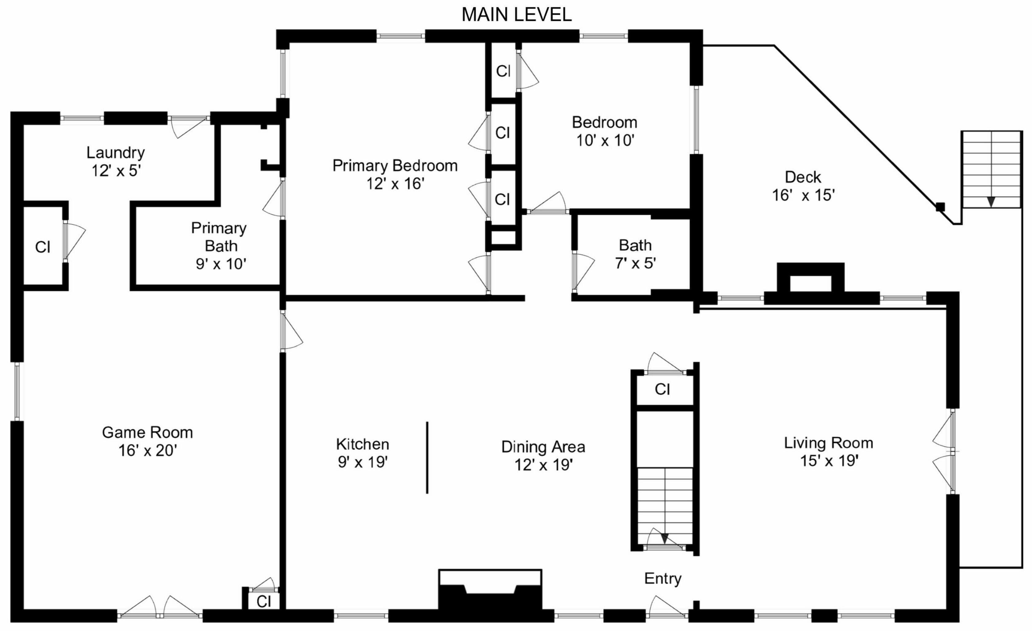 Planta baixa mostrando lavanderia, quarto principal, banheiro principal, sala de jogos, cozinha, sala de jantar, sala de estar, entrada e um deck.