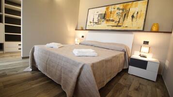 2 bedrooms, in-room safe, iron/ironing board, free WiFi