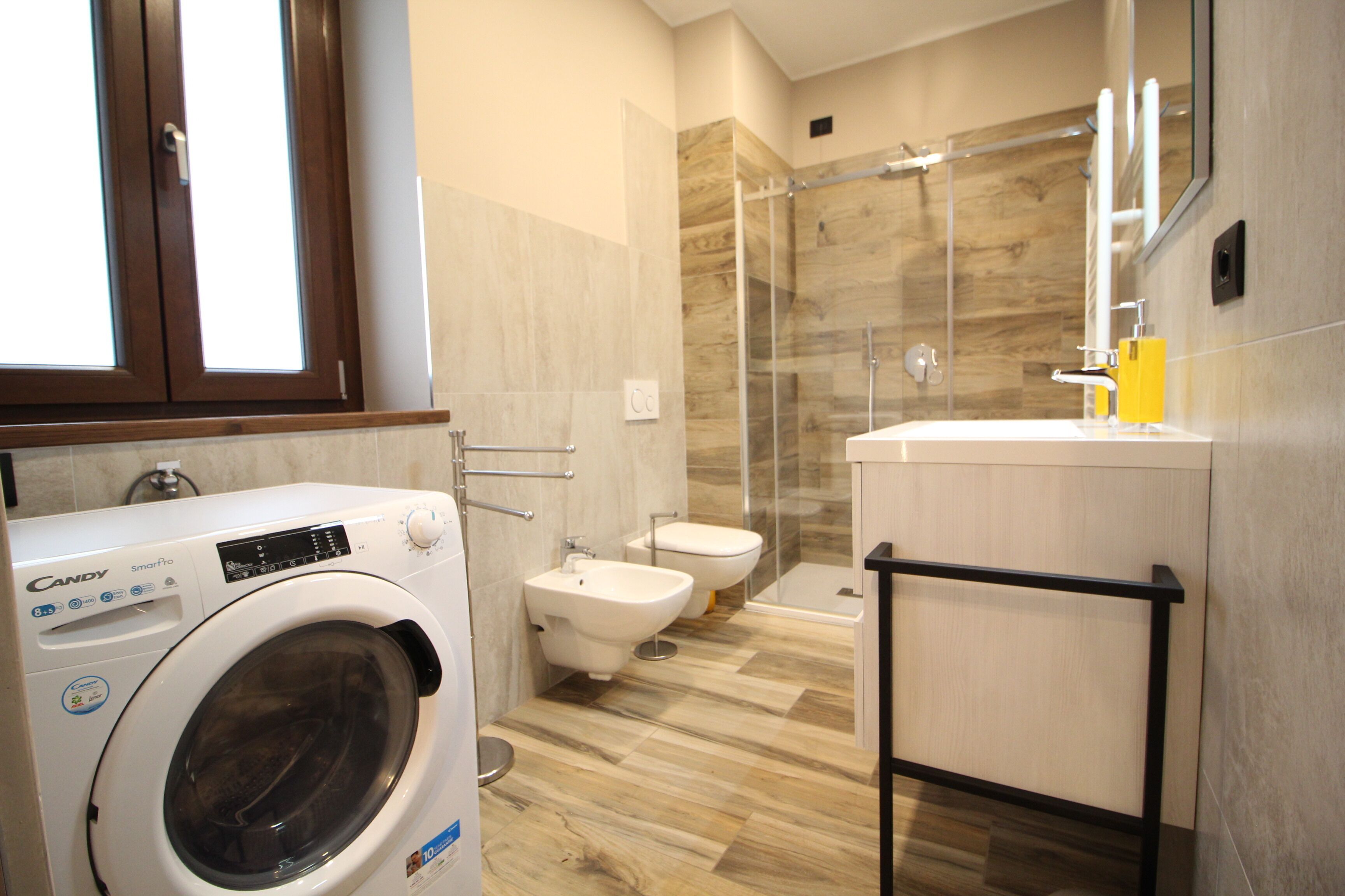 Doccia, asciugacapelli, bidet, asciugamani