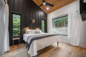 3 sovrum, skrivbord, strykjärn/strykbräda och gratis wi-fi