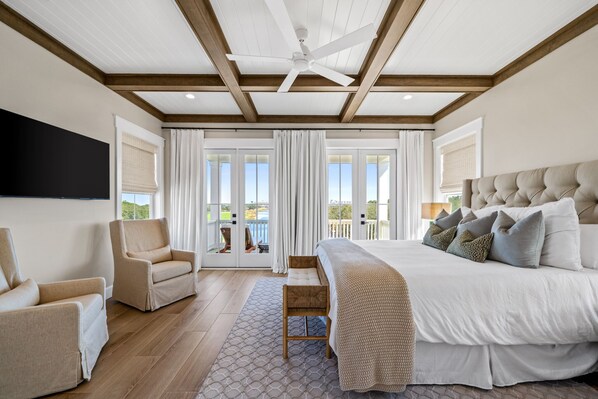 5 bedrooms, free WiFi, bed sheets, wheelchair access