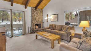 TV, fireplace - Near Village, has AC, Sleeps 8, 2b2b, updated! (Sunriver)