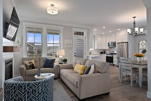 TV connectée, cheminée, livres