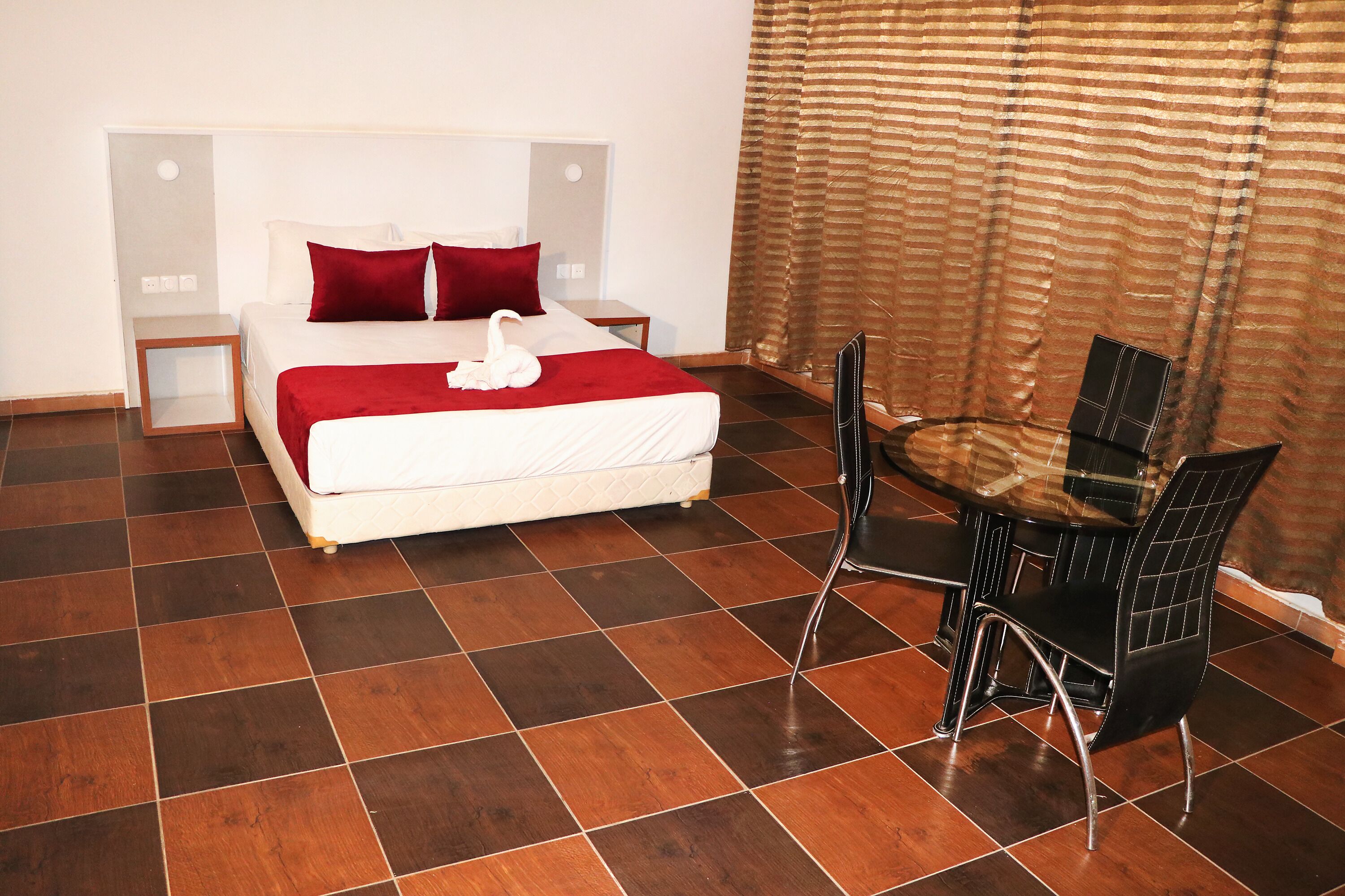 Suite estudio Confort | Minibar, escritorio, espacio para trabajar con un portátil y wifi gratis