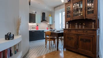 Frigorifero, microonde, forno, macchina per tè/caffè