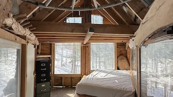 Basic Tree House | Free WiFi, bed sheets