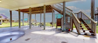 Little Pleasures: 3  BR, 3  BA House in Gilchrist, Sleeps 9