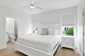 4 bedrooms, iron/ironing board, free WiFi, bed sheets - Reduced Rate! Cotton Bayou Bungalow 1 *Pet-Friendly* (Orange Beach)