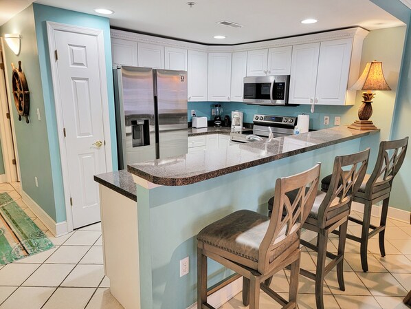 Microondas y cafetera y tetera