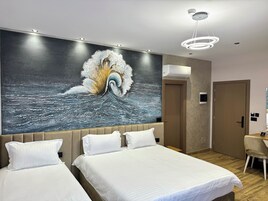 Family Room | Desk, soundproofing, free WiFi