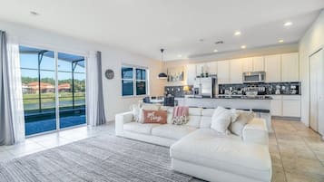 Smart-tv, een tafeltennistafel en een kantoor