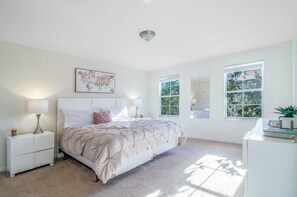 4 habitaciones, escritorio, tabla de planchar con plancha y wifi gratis 