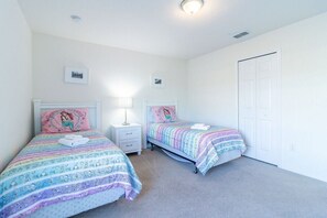 4 bedrooms, desk, iron/ironing board, free WiFi - Tranquil Lakeside Home w/ Private Pool Near Disney (Kissimmee)