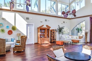 Interior - Private Pool, 6 Passenger Golf Cart, Sauna, Sleeps 8 (Destin)