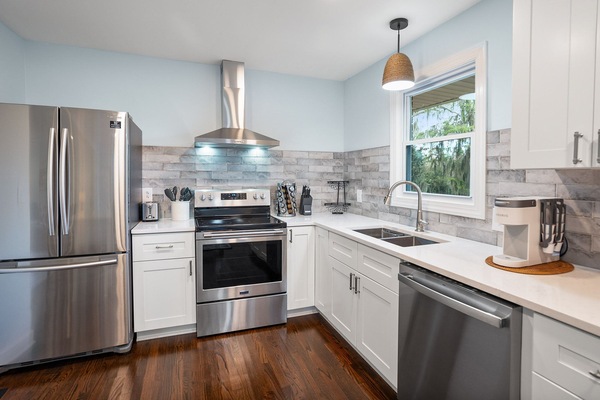 KylskÄp, mikrovÄgsugn, ugn och spishÀll