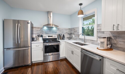 Renovated: 6 min to Parris Island - 10 min to downtown - Family Gem - Beach Pass