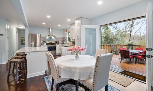 Renovated: 6 min to Parris Island - 10 min to downtown - Family Gem - Beach Pass