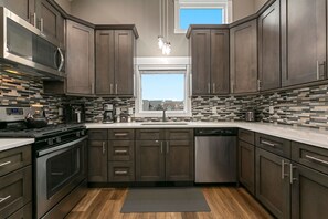 Fridge, microwave, oven, stovetop - Luxury Living – Walk to Poudre Trail and Old Town! (Fort Collins)