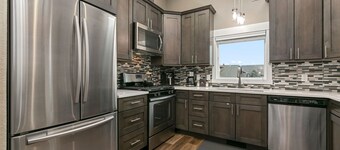 Luxury Living – Walk to Poudre Trail and Old Town!