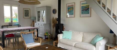 Tv, dvd-spelare och böcker