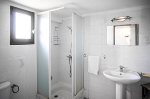 Bathroom - Bas de Villa à Morta, Haute-corse, vue Montagne, 5min des Plages (Prunelli-di-Fiumorbo)