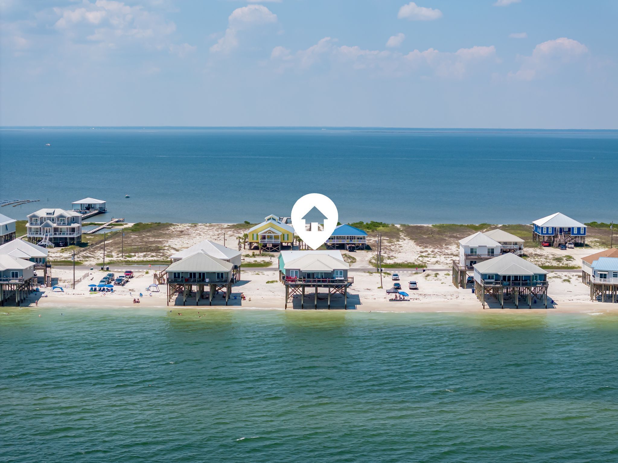 På stranden, solsenger og strandhåndklær