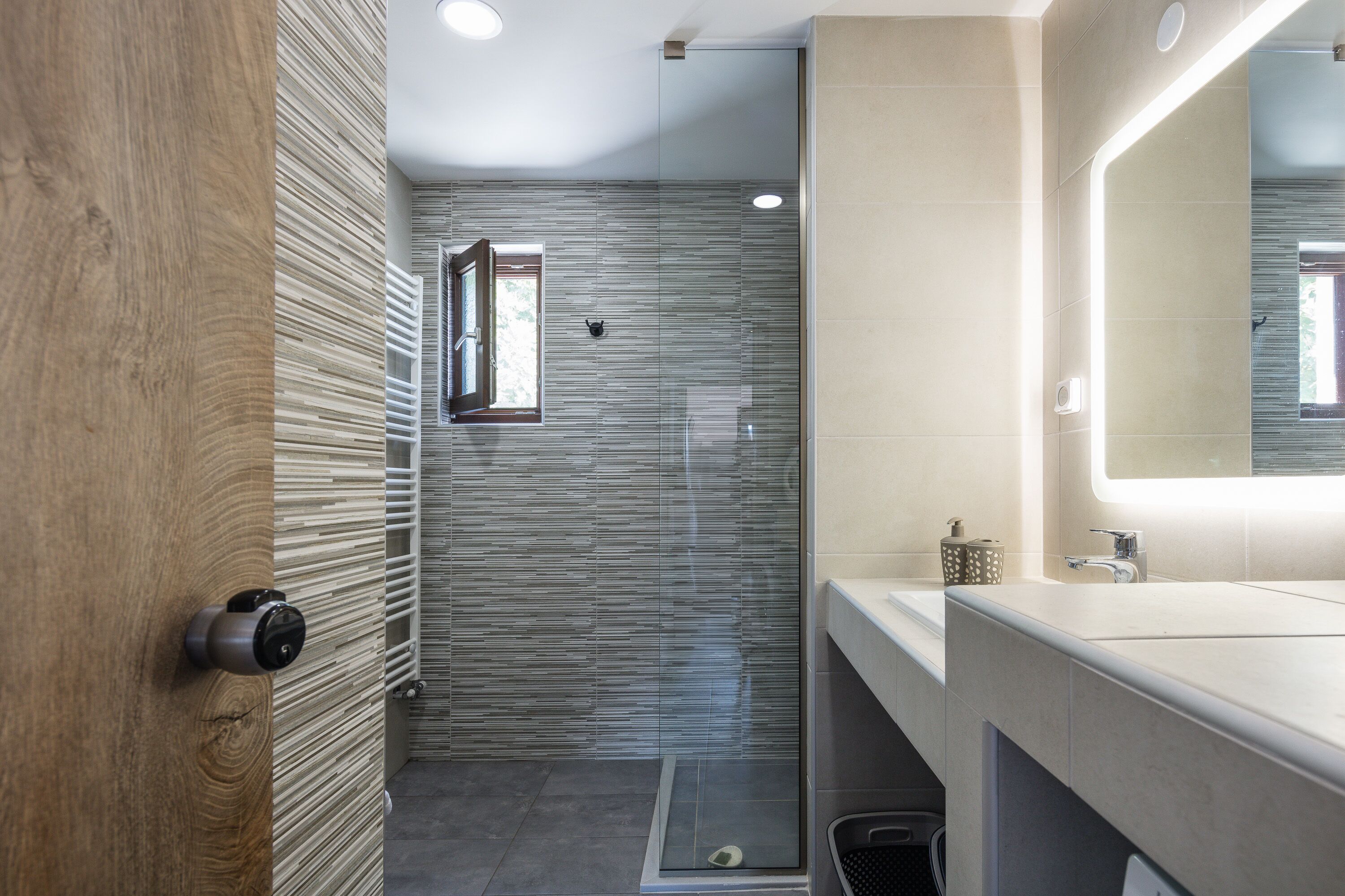 Exclusive Penthouse | Bathroom | Free toiletries, hair dryer