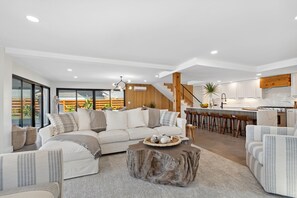Smart TV, chimenea y futbolito 