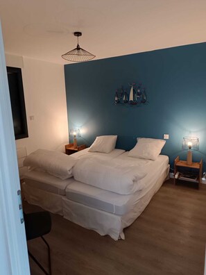 4 dormitoris, escriptori, planxa i posts de planxar i wifi gratuïta