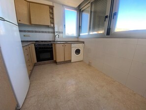 ثلاجة، ميكروويف، فرن، ماكينة لصنع القهوة/الشاي