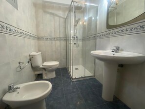Shower, towels