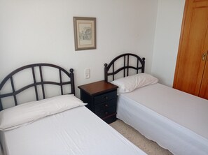 3 bedrooms, bed sheets