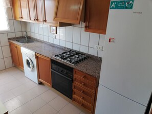 Frigorifero, microonde, forno, macchina per tè/caffè