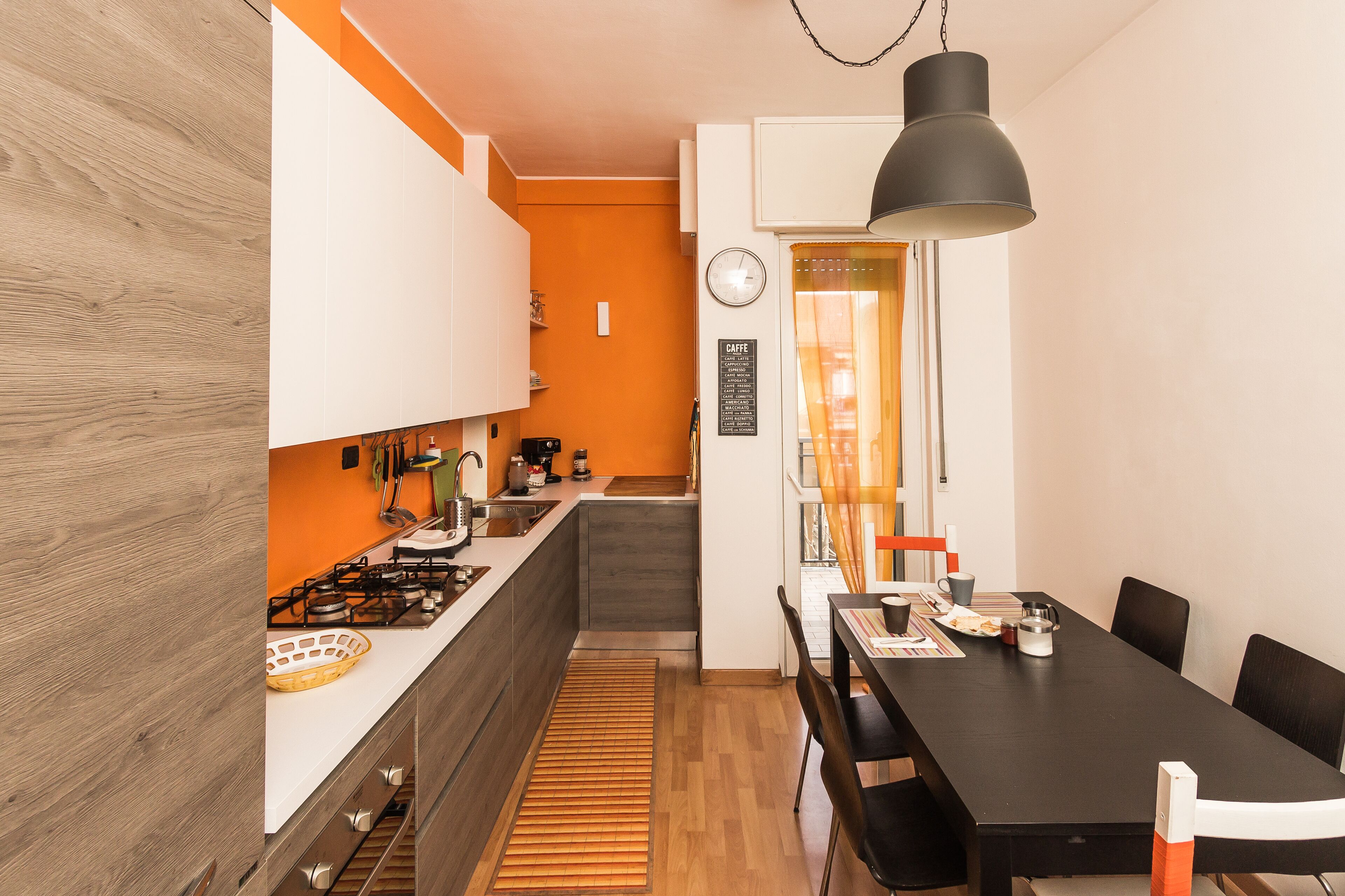 Frigorifero, forno, piano cottura, lavastoviglie