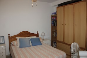3 bedrooms, free WiFi, bed sheets