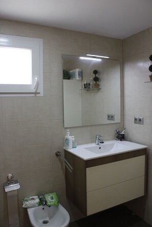 Douche, serviettes fournies