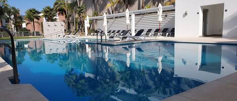 Outdoor pool, a heated pool
