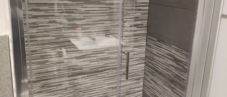 Classic Double Room | Bathroom | Shower, rainfall showerhead, hair dryer, bidet