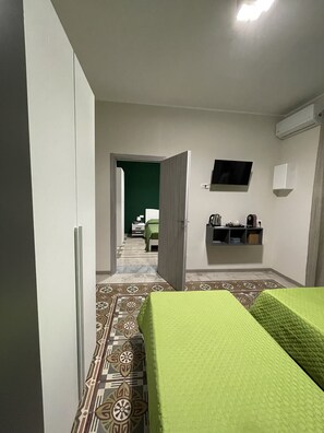 Classic Apartment | Bathroom | Shower, rainfall showerhead, hair dryer, bidet - Soffio di Relax (Palermo)