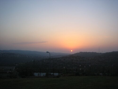 Beautiful estate with large garden and swimming pool 15 minutes from Jerusalem