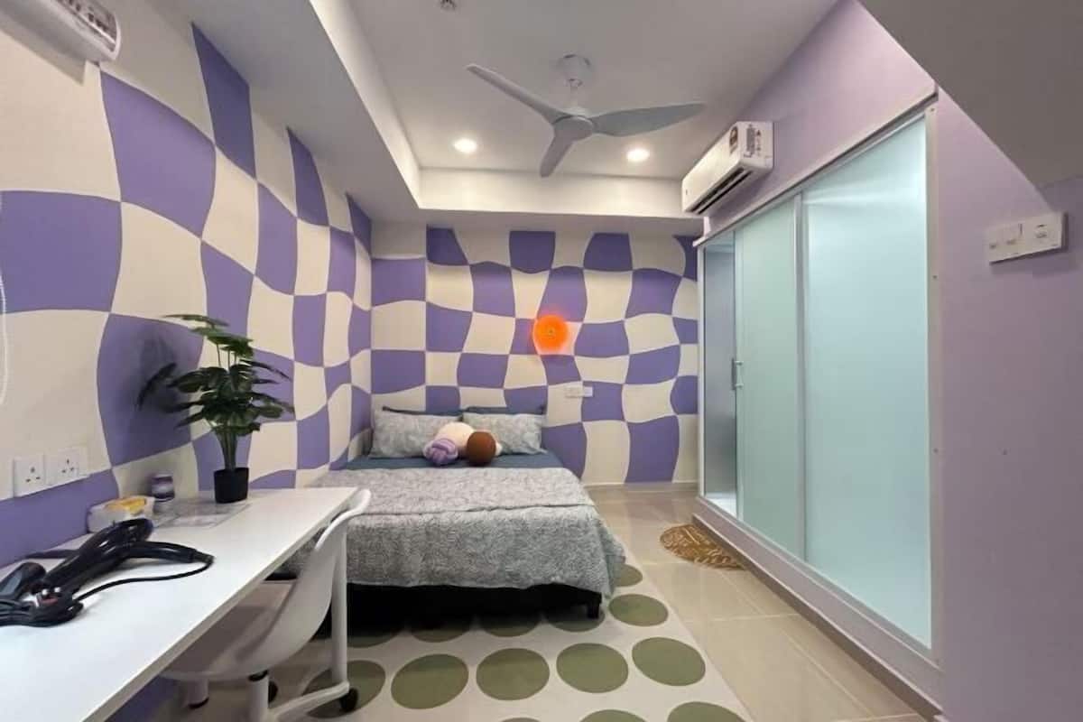 Desk, laptop workspace, iron/ironing board, free WiFi