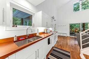 Micro-ondes, four, plaque de cuisson, lave-vaisselle