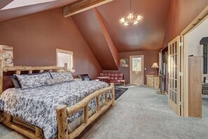 5 bedrooms, desk, iron/ironing board, travel cot