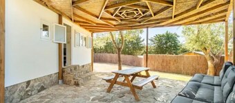 2-bedroom apartment in serene Bolonia with AC