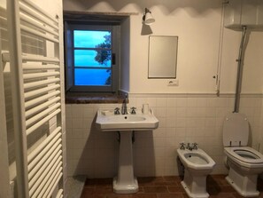 Shower, hair dryer, bidet, towels - Hideaway mit Blick auf Val D'orcia (Monticello Amiata)