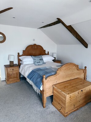 Cottage | 3 bedrooms, iron/ironing board, free WiFi, bed sheets - Beautiful 3-bed Cottage With Stunning sea Views (Saltburn-by-the-Sea)
