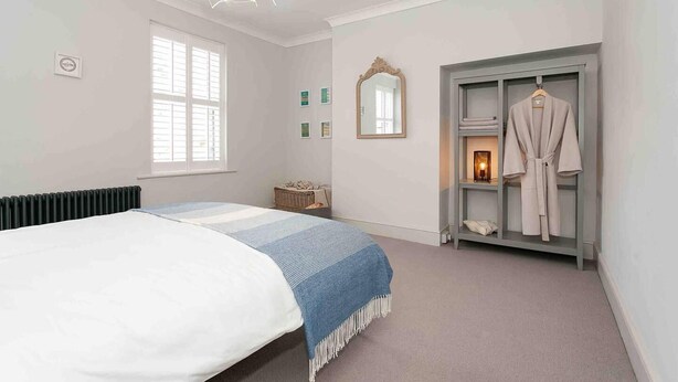 2 bedrooms, iron/ironing board, WiFi (free), bed sheets - Immaculate 2-bed House in Harrogate (Harrogate)